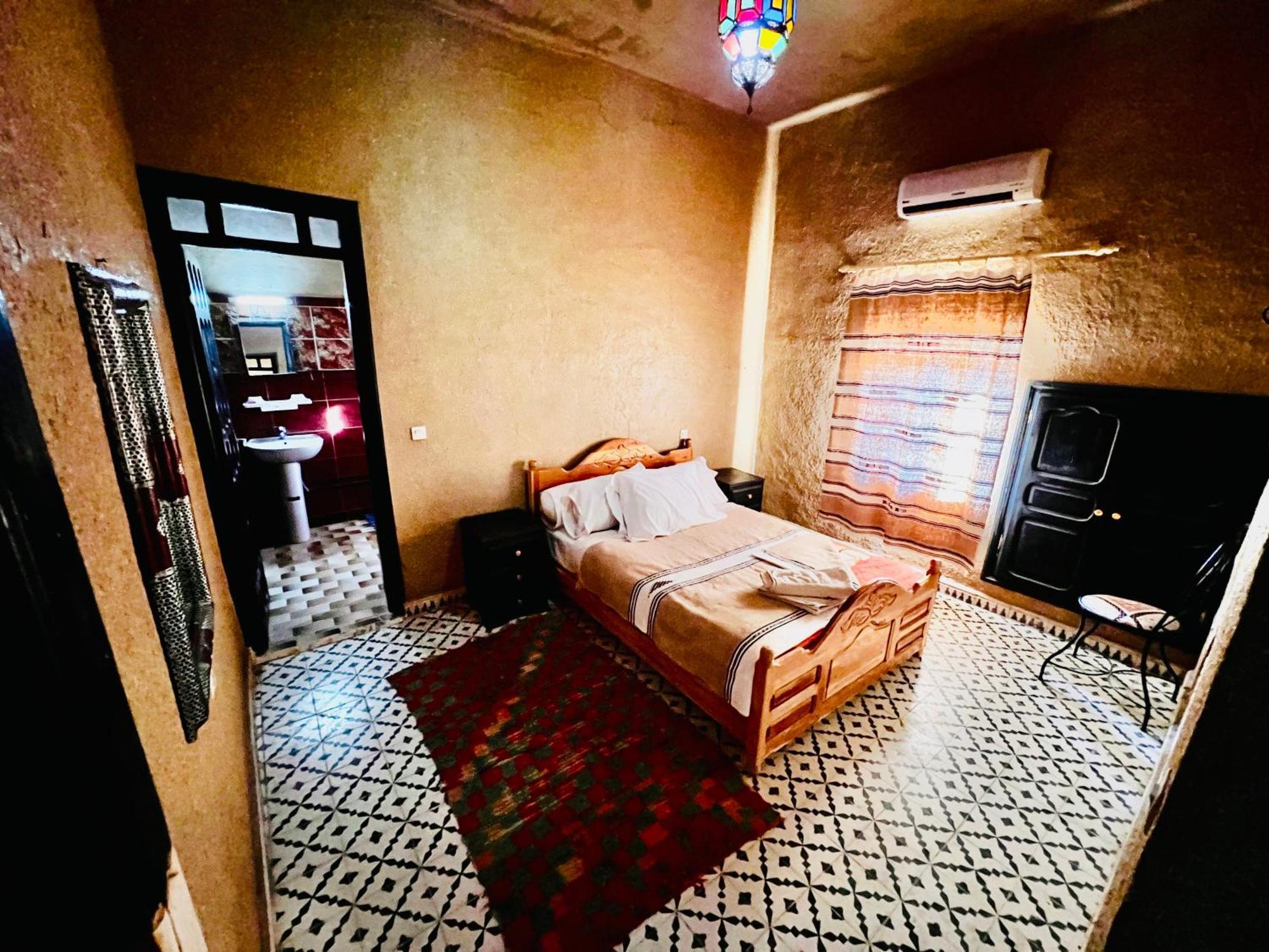 Hotel Camping Les Roses Des Dunes & Piscine Merzouga Exterior foto