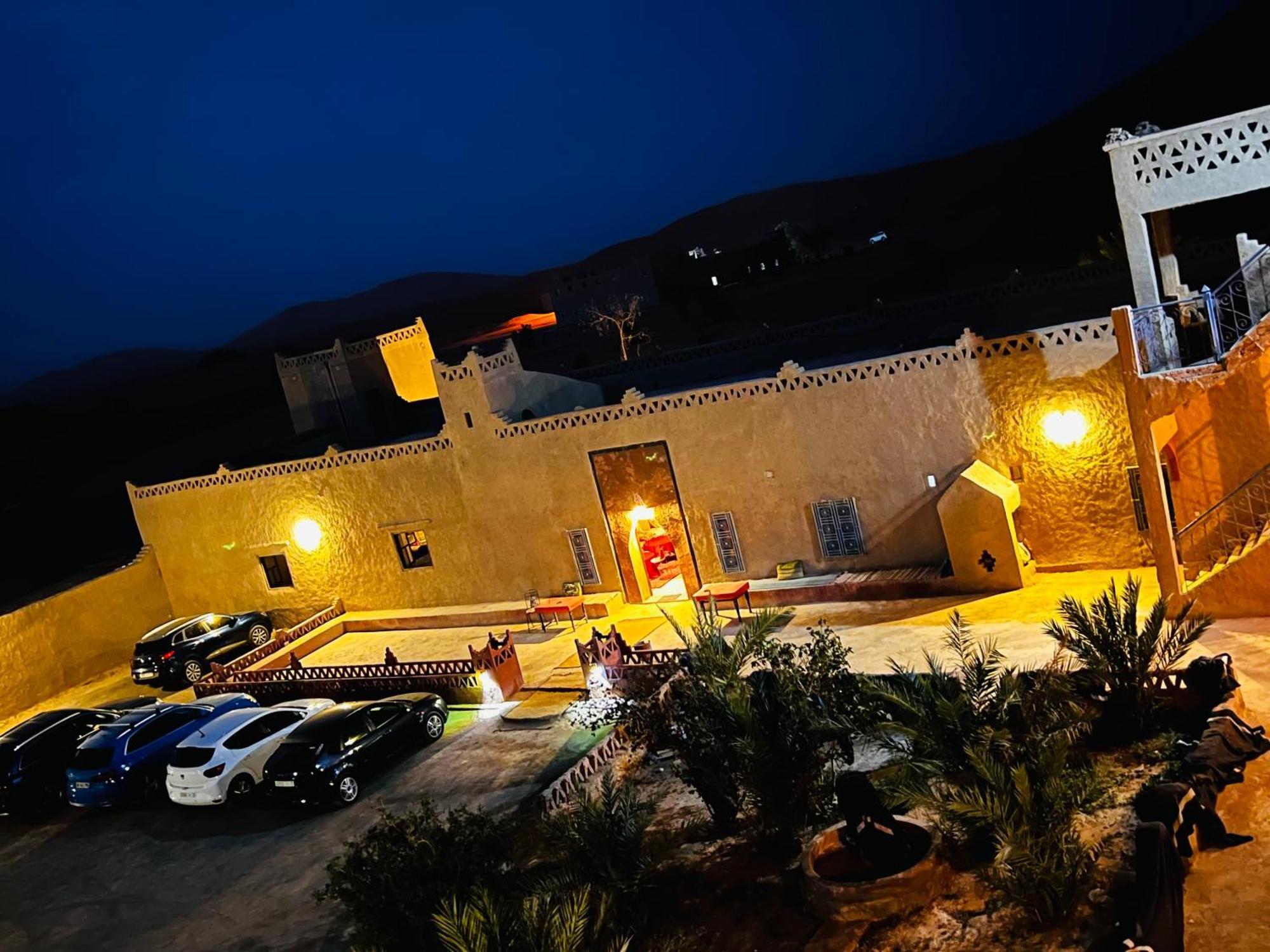 Hotel Camping Les Roses Des Dunes & Piscine Merzouga Exterior foto
