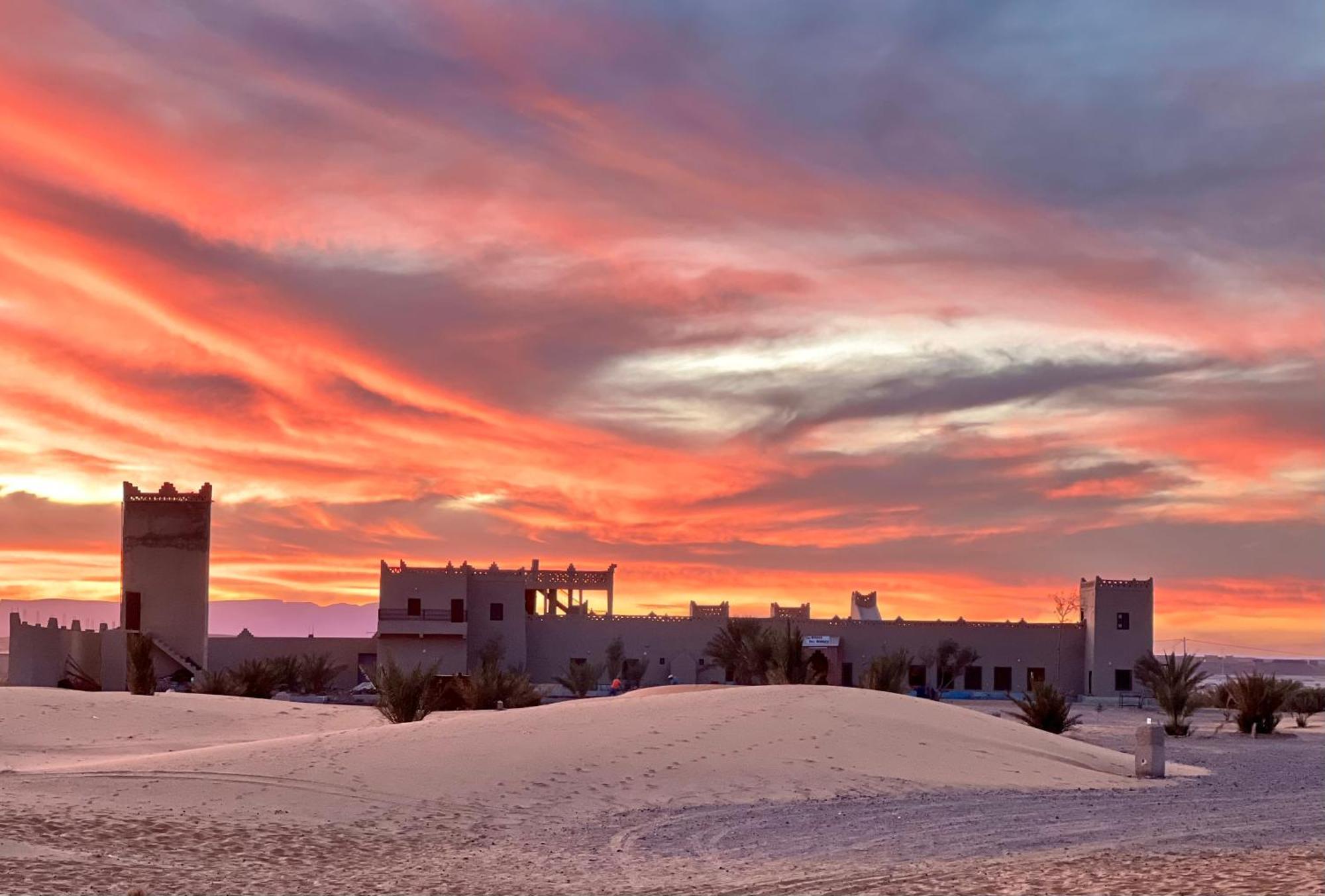 Hotel Camping Les Roses Des Dunes & Piscine Merzouga Exterior foto