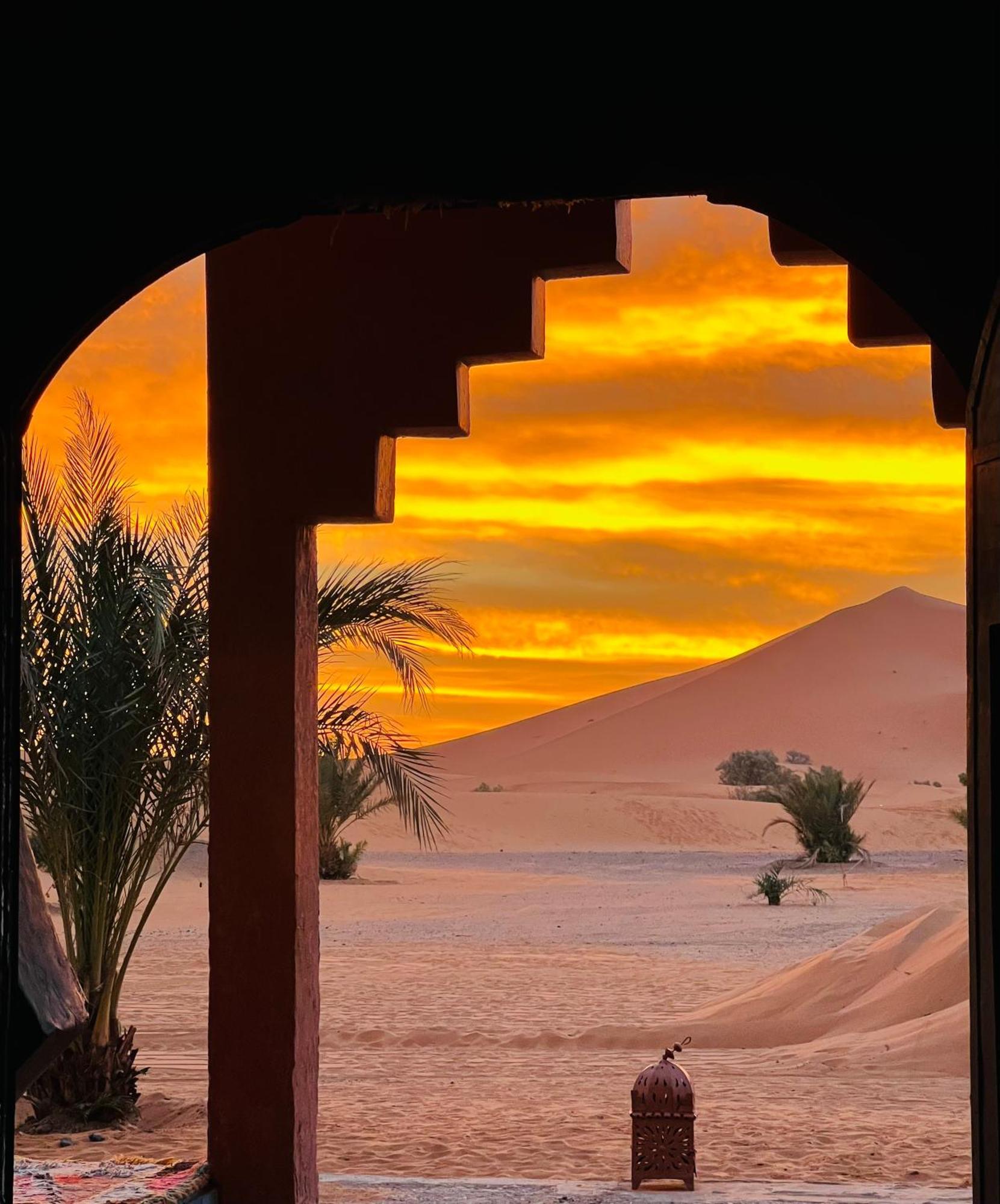 Hotel Camping Les Roses Des Dunes & Piscine Merzouga Exterior foto