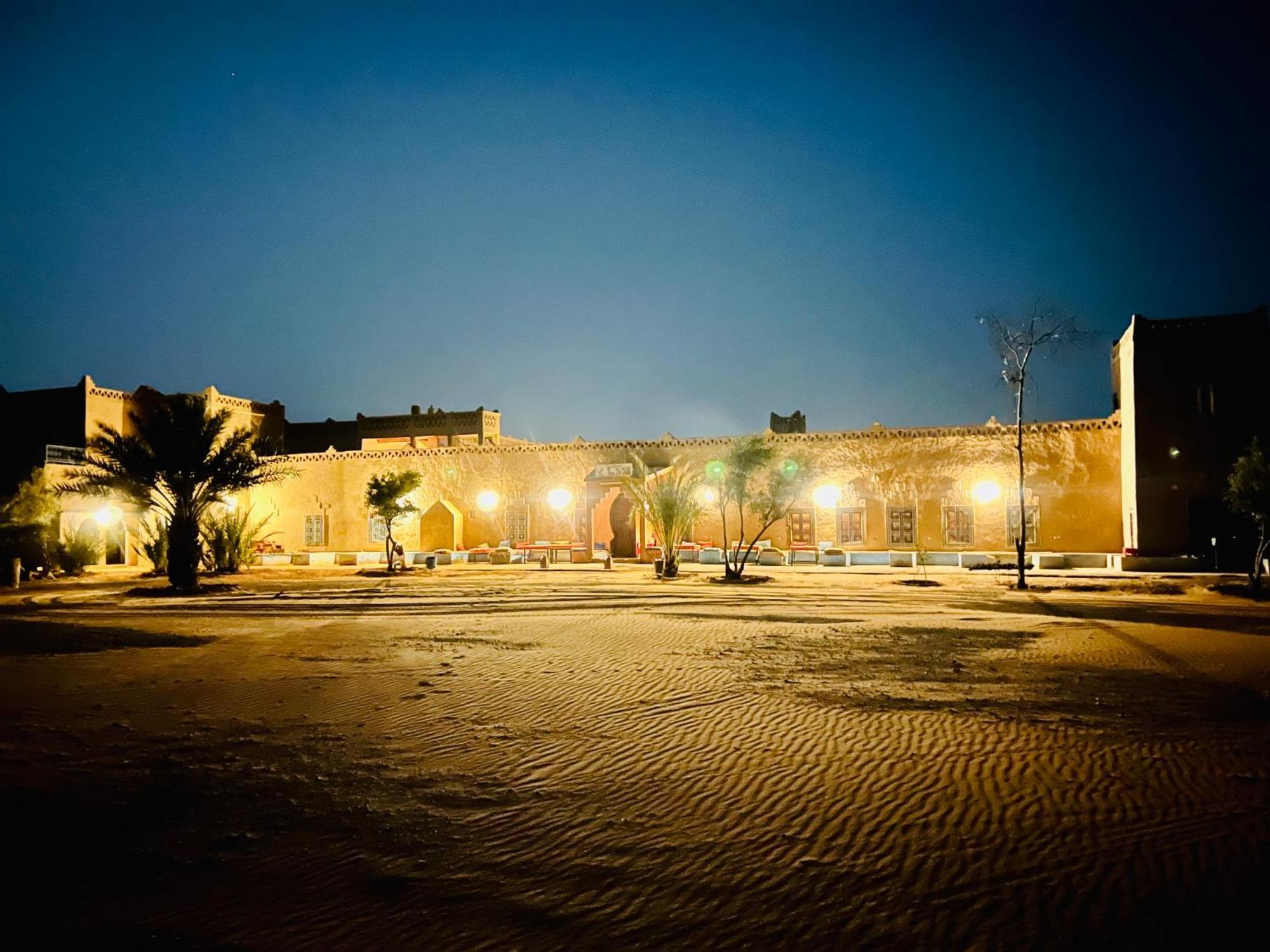 Hotel Camping Les Roses Des Dunes & Piscine Merzouga Exterior foto