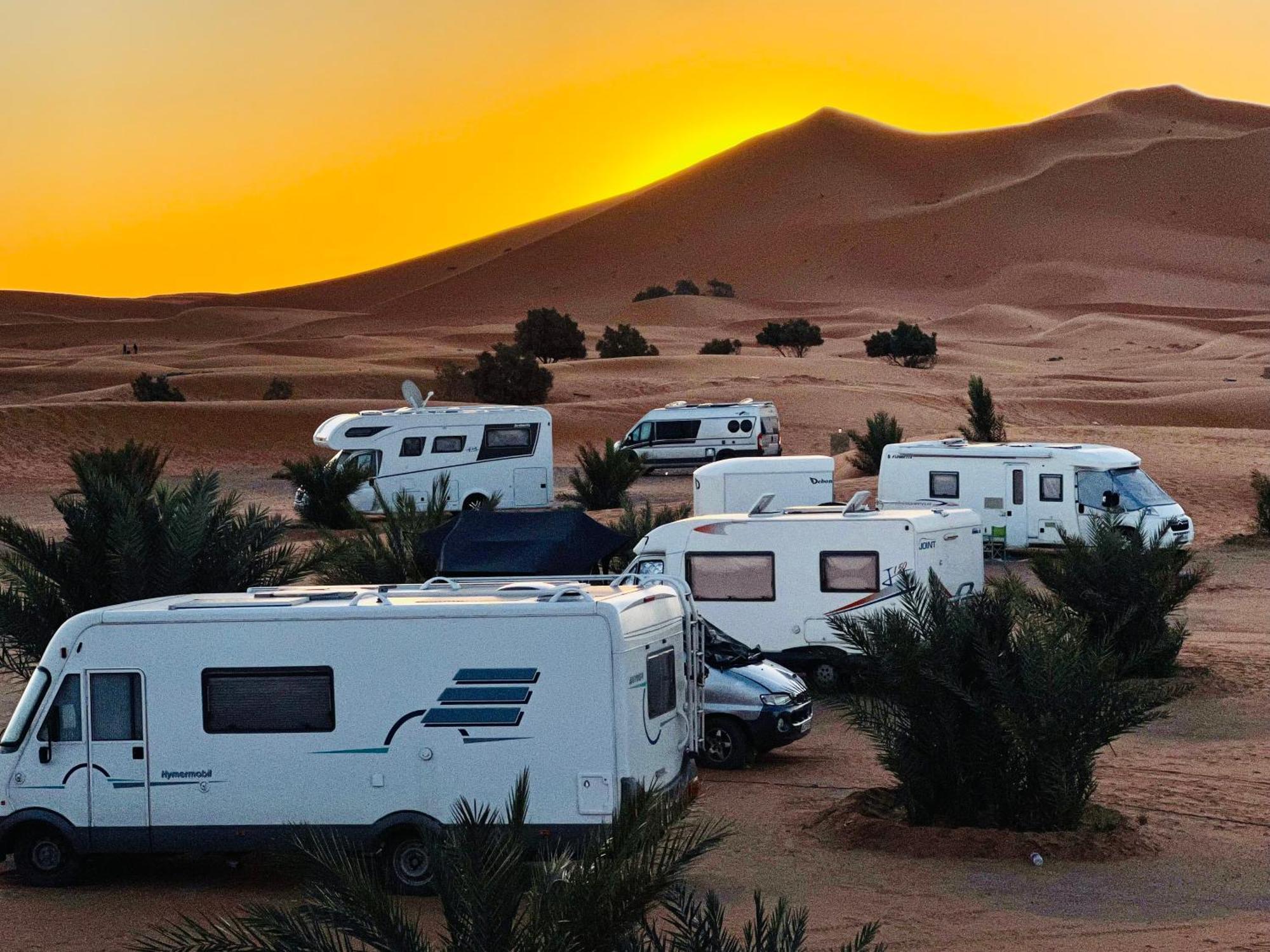 Hotel Camping Les Roses Des Dunes & Piscine Merzouga Exterior foto