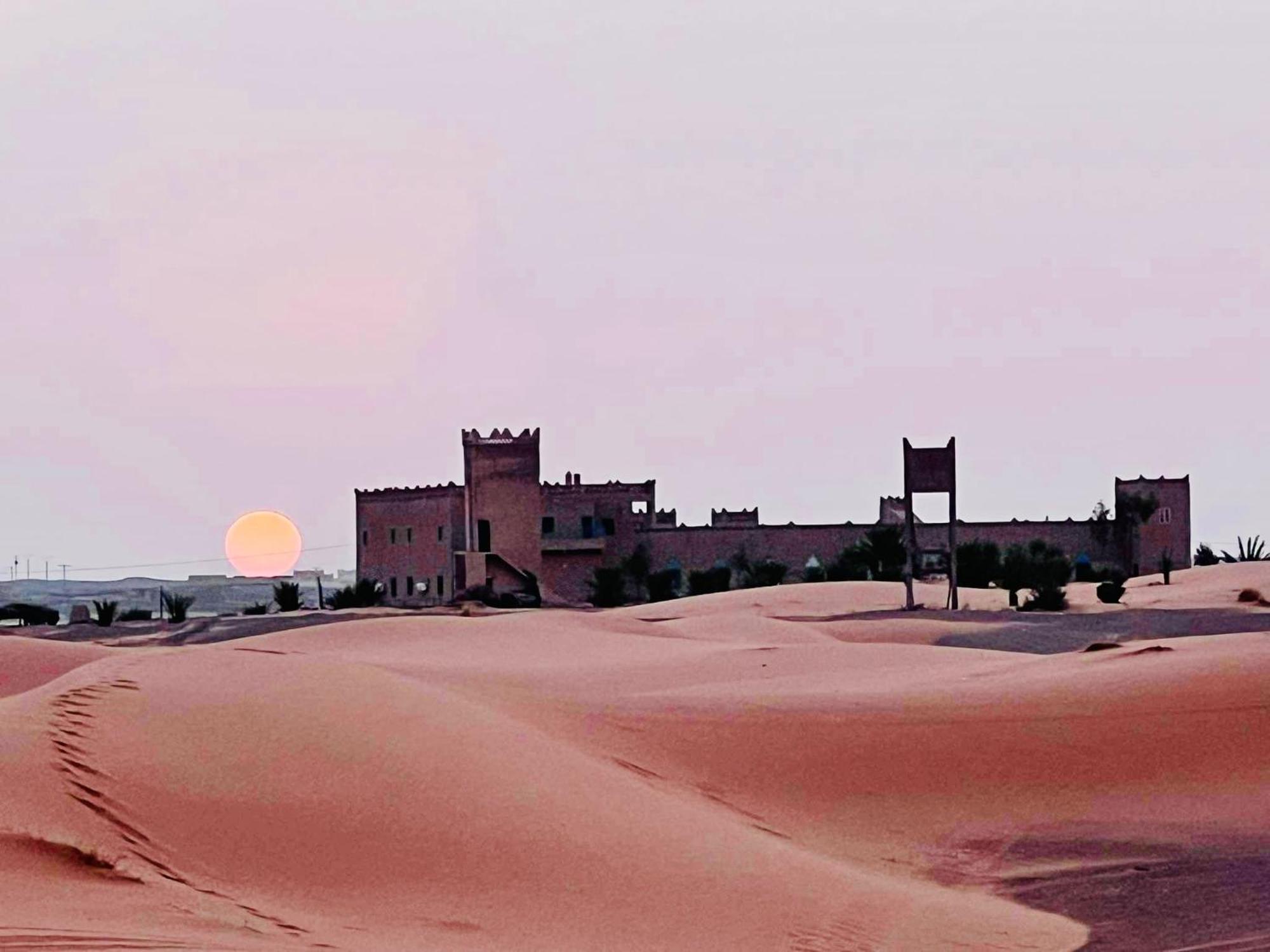 Hotel Camping Les Roses Des Dunes & Piscine Merzouga Exterior foto