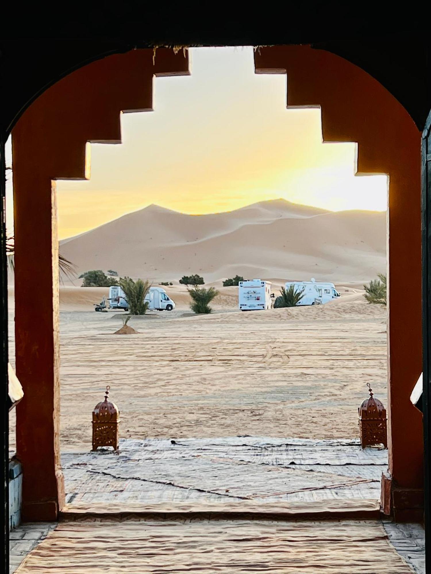 Hotel Camping Les Roses Des Dunes & Piscine Merzouga Exterior foto